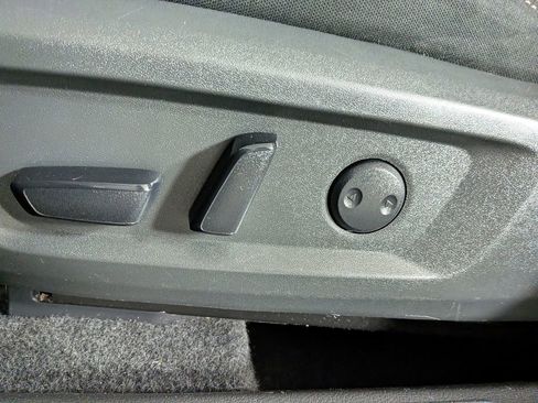 Used 2021 Nissan Rogue SV image 17