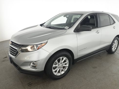 Used 2019 Chevrolet Equinox LS w/ LS Convenience Package image 3