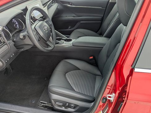 Used 2023 Toyota Camry SE image 5