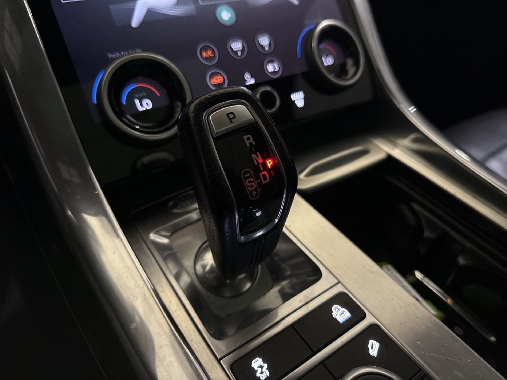 Used 2018 Land Rover Range Rover Sport SVR AWD/4WD image 18