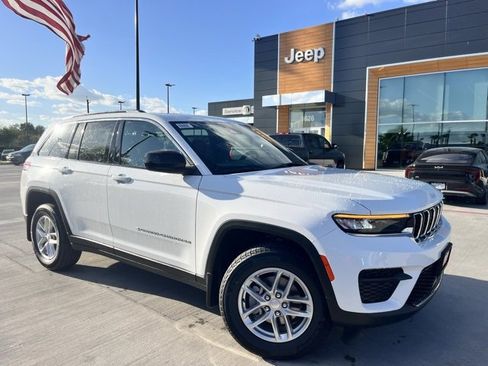 New 2025 Jeep Grand Cherokee Laredo image 1
