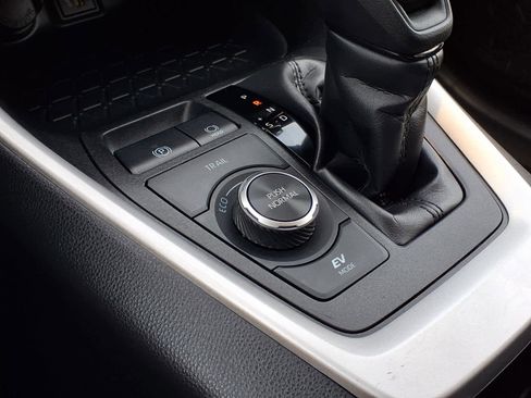 Certified 2025 Toyota RAV4 XLE AWD/4WD image 15