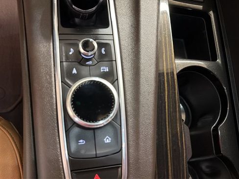 Used 2022 Cadillac Escalade Premium Luxury AWD/4WD image 31