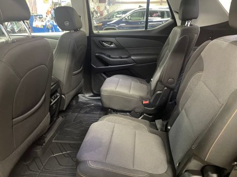 Used 2020 Chevrolet Traverse LT w/ Driver Confidence II Package AWD/4WD image 27