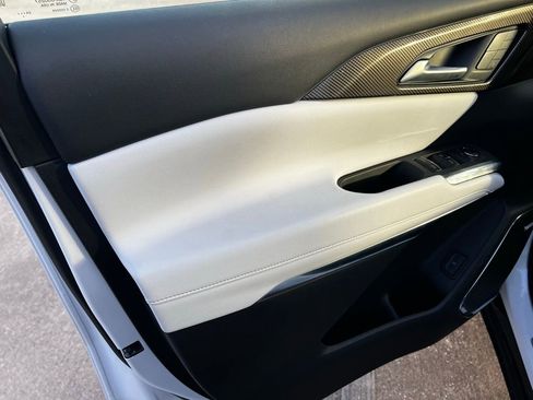 Used 2025 Chevrolet Traverse High Country image 9