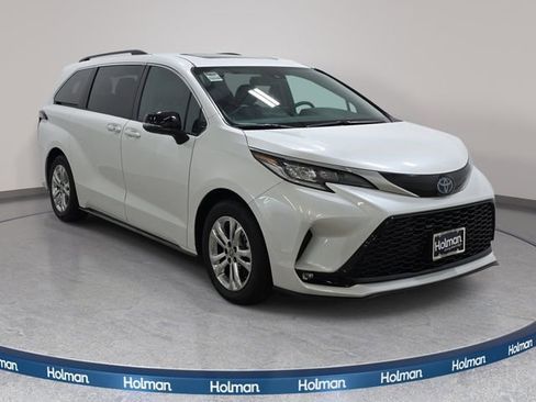 Certified 2023 Toyota Sienna XSE AWD/4WD image 3