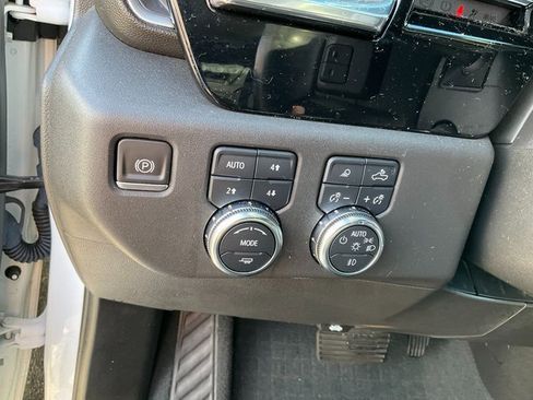 Used 2023 GMC Sierra 1500 SLT w/ SLT Premium Package image 9