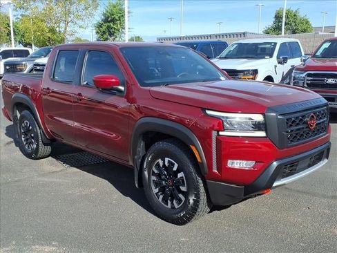 Used 2022 Nissan Frontier Pro-X image 2