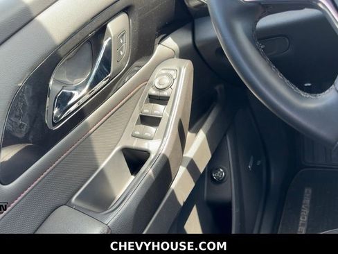 Used 2023 Chevrolet Traverse RS AWD/4WD image 11