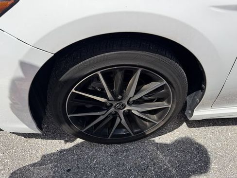 Used 2023 Toyota Camry SE FWD image 4