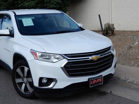 Used 2020 Chevrolet Traverse LT w/ LT Premium Package AWD/4WD image 2
