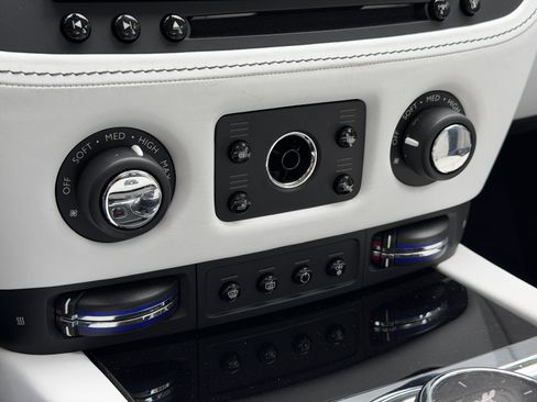 Used 2018 Rolls-Royce Ghost RWD image 24