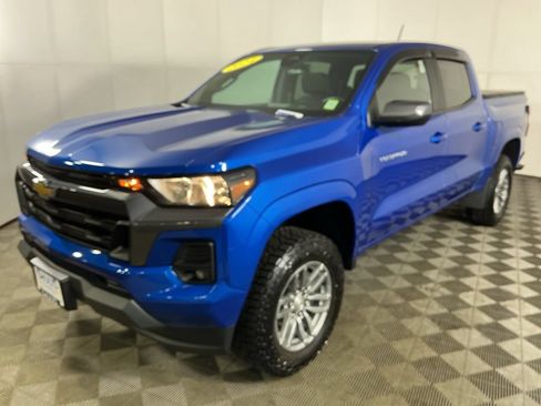 Used 2024 Chevrolet Colorado LT w/ LT Convenience Package II AWD/4WD image 4