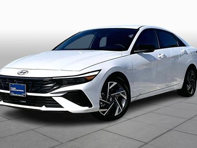 Used 2025 Hyundai Elantra SEL w/ Cargo Package