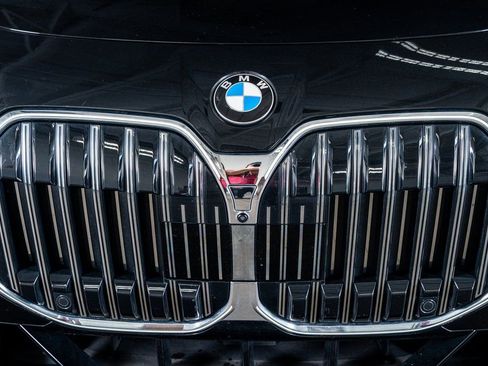 Used 2023 BMW 740i w/ Parking Assistance Package image 16