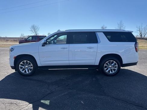 Used 2023 Chevrolet Suburban Premier image 6