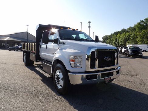 Used 2023 Ford F750 2WD Crew Cab Super Duty image 23