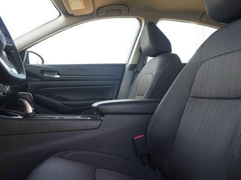 Used 2024 Nissan Altima 2.5 SV image 11