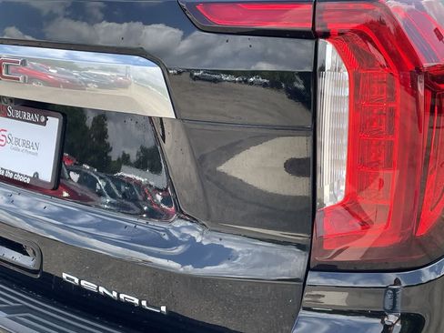 Used 2021 GMC Yukon XL Denali w/ Denali Premium Package AWD/4WD image 45