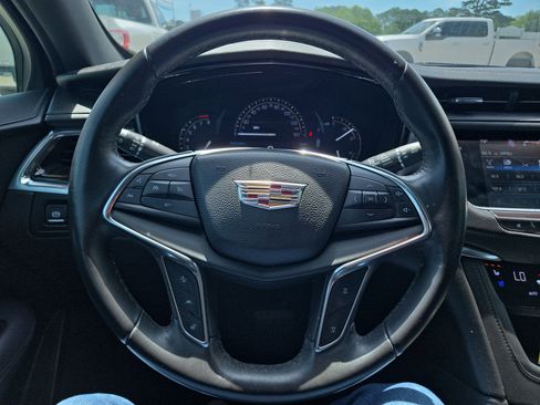 Used 2017 Cadillac XT5 Luxury w/ Driver Awareness Package FWD image 11