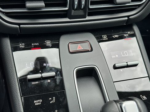 Certified 2026 Porsche Macan AWD/4WD image 32