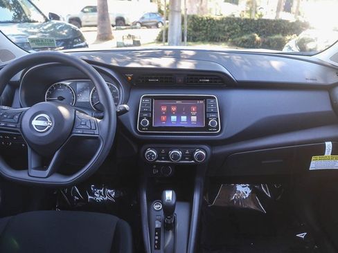 Certified 2025 Nissan Kicks Play S image 11