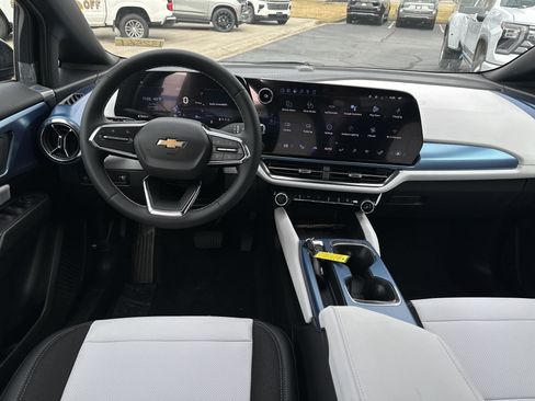 New 2026 Chevrolet Equinox EV LT image 21