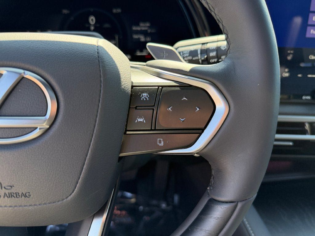 Used 2025 Lexus RX 350 w/ Convenience Package AWD/4WD image 17