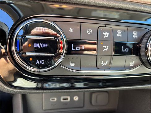 Used 2021 Buick Encore GX Select image 29