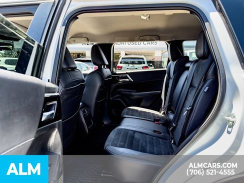 Used 2024 Mitsubishi Outlander SE FWD image 12