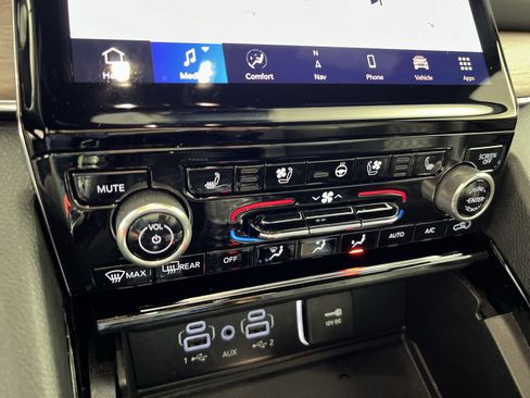 Used 2023 Jeep Grand Cherokee L Summit w/ Advanced Protech Group IV image 35