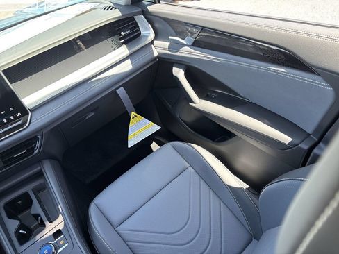 New 2026 Volkswagen Tiguan SE FWD image 12