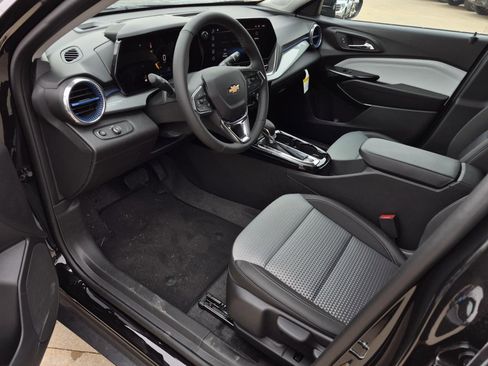 New 2026 Chevrolet Trax LT w/ Driver Confidence Package FWD image 8
