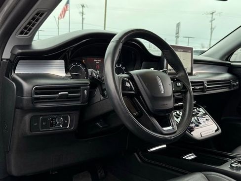 Used 2022 Lincoln Corsair AWD w/ Premium Package image 16