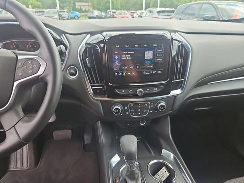 Used 2023 Chevrolet Traverse LT FWD image 18