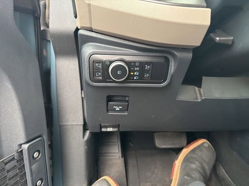 Used 2023 Ford Bronco Wildtrak image 14