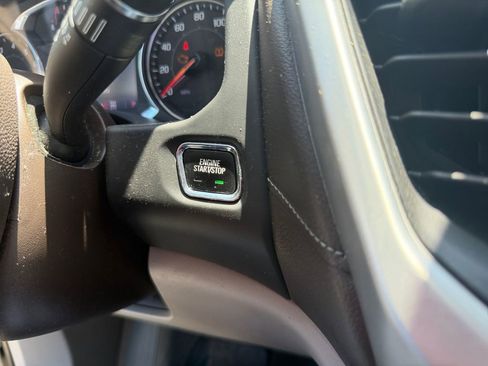Used 2021 GMC Acadia SLT AWD/4WD image 18