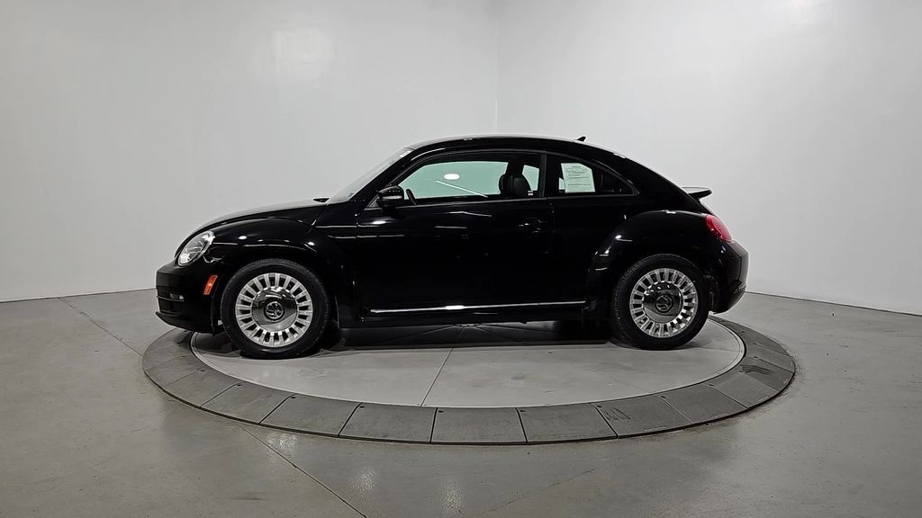 Used 2016 Volkswagen Beetle 1.8T SE FWD image 2