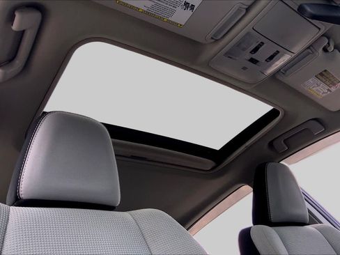 Used 2017 Toyota RAV4 XLE FWD image 14