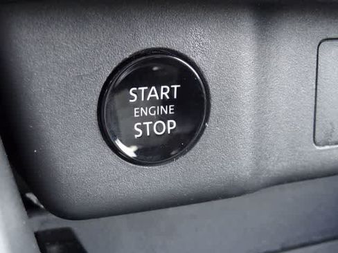 Used 2025 Nissan Rogue SV FWD image 29