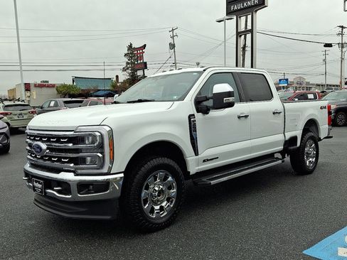 Used 2023 Ford F250 Lariat w/ Chrome Package image 3