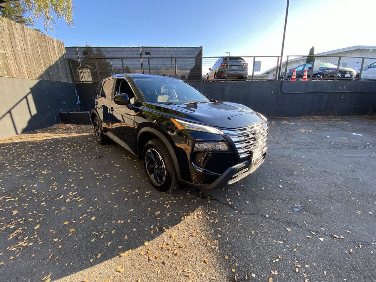 Used 2025 Nissan Rogue SV AWD/4WD image 8