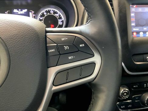 Used 2019 Jeep Cherokee Latitude Plus w/ Cold Weather Group image 23