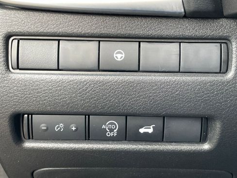 Used 2025 Nissan Rogue SV image 23