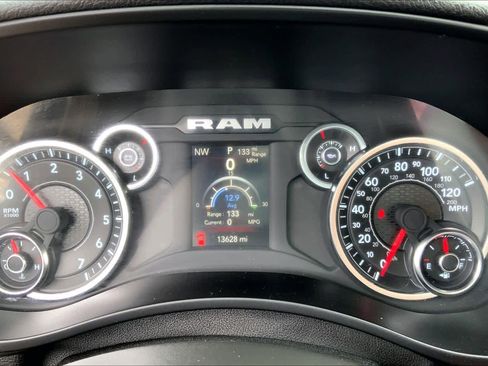 Used 2024 RAM 2500 Big Horn w/ Sport Appearance Package AWD/4WD image 22