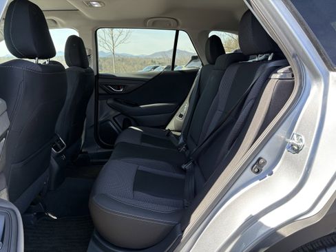 Used 2025 Subaru Outback Premium image 32