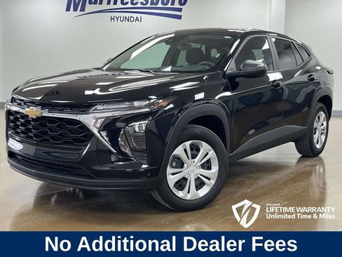 Used 2025 Chevrolet Trax LS FWD image 1