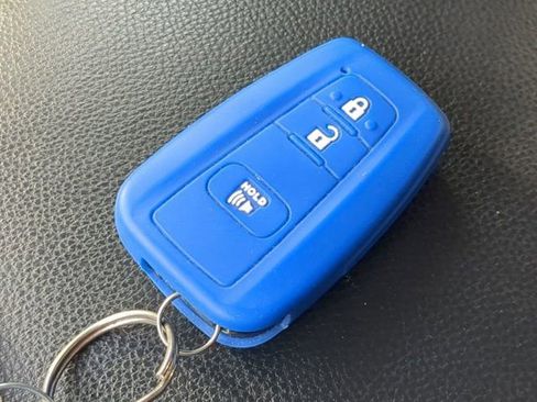 Used 2021 Toyota RAV4 XLE image 27