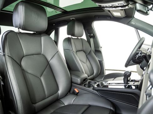 New 2026 Porsche Macan image 24