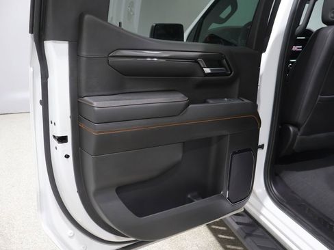 Used 2024 GMC Sierra 1500 AT4 w/ Technology Package AWD/4WD image 17